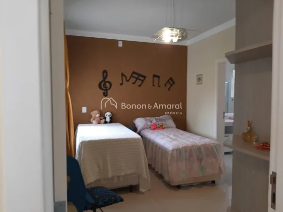 Imagem Linda e aconchegante casa com 3 suítes (2 com terraço), 5 banheiros, hall de entrada, sala de esta...