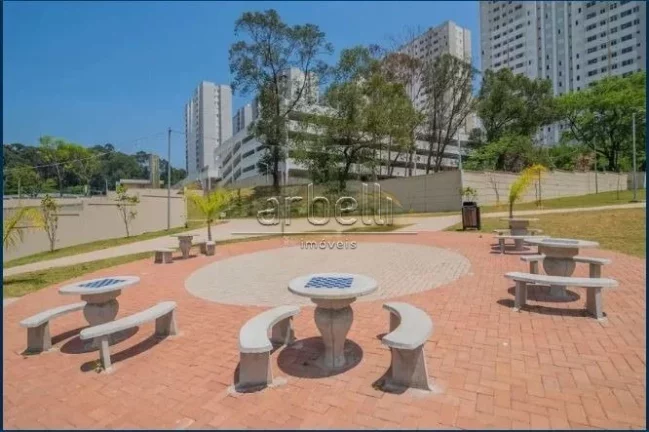 Imagem Apartamento com 43m², 02 dormitórios, sala, banheiro, área de serviços e uma vaga de garagem. Ch...