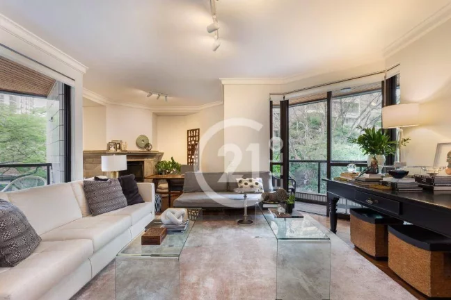 Imagem Apartamento a venda de 4 quartos ,Vila Nova Conceição. São Paulo. SP.