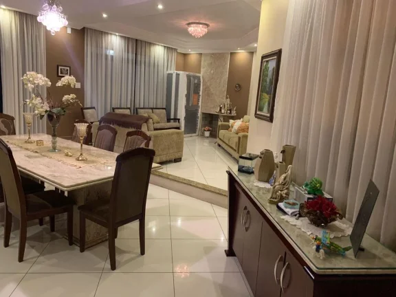 Imagem LUXO, LAZER E SEGURANÇA TOTAL: CASA COMPLETA COM PISCINA POR R$ 1.3 MILHÃO!