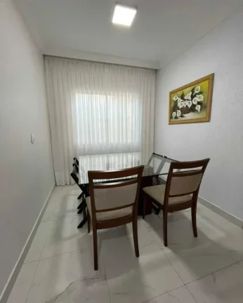 Imagem Sobrado com 3 dormitórios sendo 1 suíte e 1 vaga de garagem em Balneário Camboriú/SC