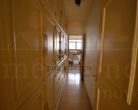Imagem Apartamento amplo bem distribuído, com terraço, living para 03 ambientes, bem arejado e iluminado,...