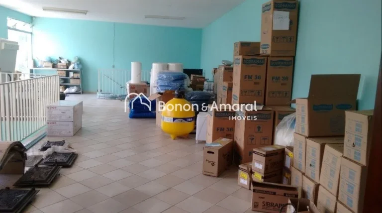 Imagem Excelente oportunidade para seu negócio! Barracão com 250 m², distribuído em dois andares, local...