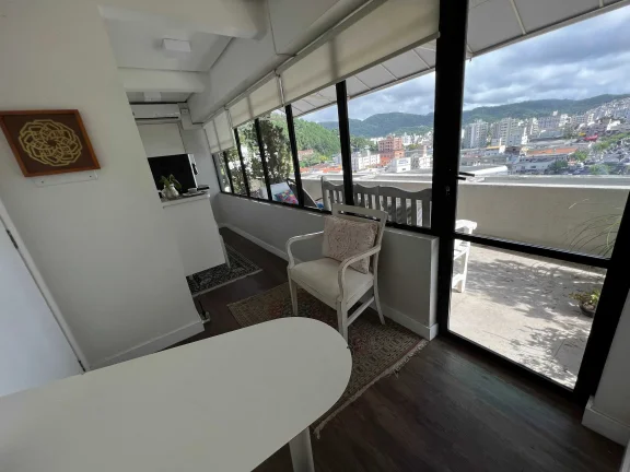Imagem Sala Comercial com 2 ambientes e 1 vaga na Avenida Central - Balneário Camboriú