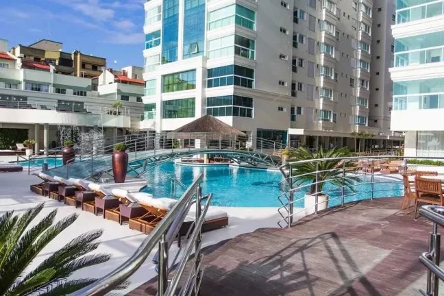 Imagem Apartamento frente mar mobiliado com 4 suítes e 3 vagas de garagem em Itapema