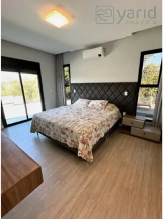 Imagem Casa à venda em Jundiaí-SP: 3 quartos, 3 suítes, 2 banheiros, 5 vagas de garagem e 800m² de área no bairro Medeiros. Confira!