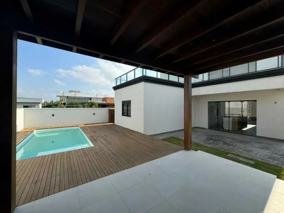 Imagem Casa em condomínio com 4 dormitórios e 4 vagas de garagem em Camboriú