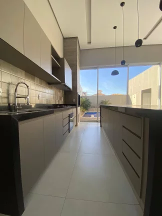 Imagem Casa nova com 3 suítes no Condomínio Acapulco