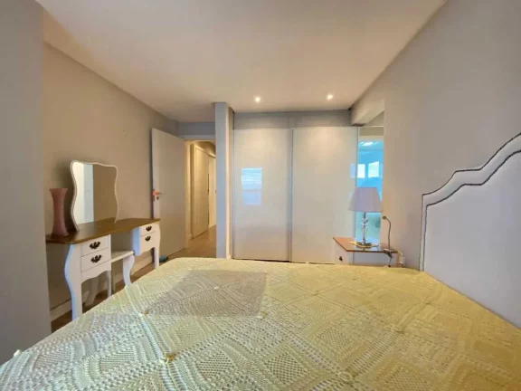Imagem Apartamento frente mar com 3 suítes sendo 1 master e 2 vagas de garagem - Centro de Navegantes/SC