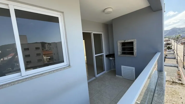 Imagem Apartamento na Praia de Gravatá, Navegantes com 02 quartos, sendo 01 suíte e bem localizado. Adriano Carpes Imóveis Vende