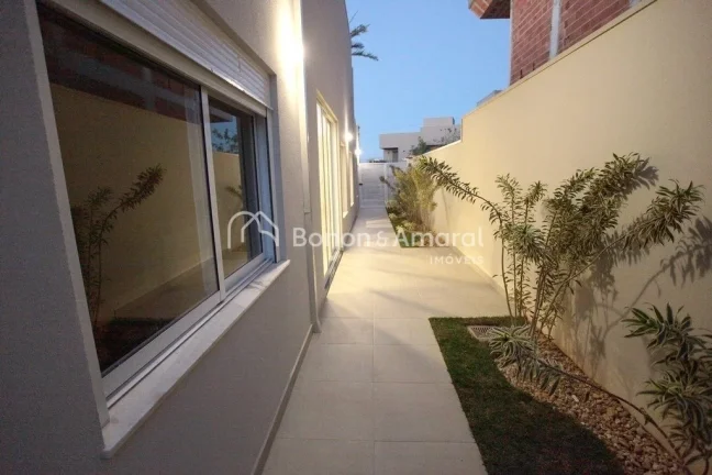 Imagem Casa a venda térrea, com 350,00 m² de área construída em terreno de 702,00 m² na parte central ...