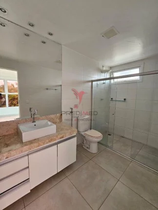 Imagem Casa com 4 Suites,para aluguel ,com piscina em condomínio horizontal