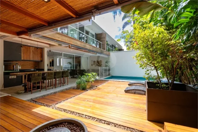 Imagem Casa à venda com 3 quartos, sendo 3 suítes, em Morumbi, São Paulo - SP