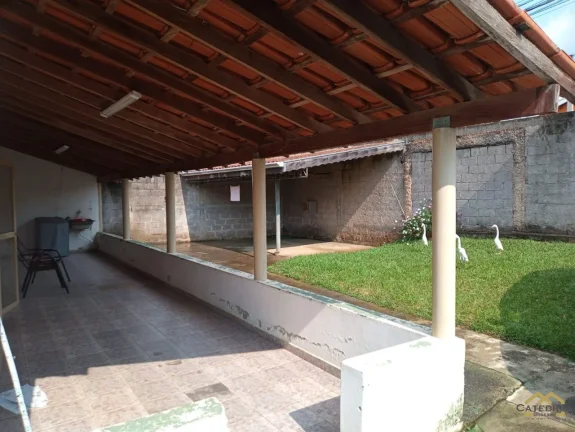 Imagem Chácara à venda com 2 quartos e terreno amplo em Jarinu/SP