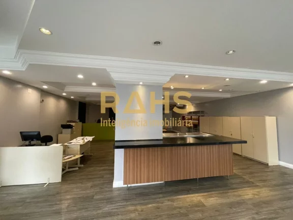 Sala comercial com 180m² em região central e movimentada Iluminação Completa, Moderna, Piso Lami...