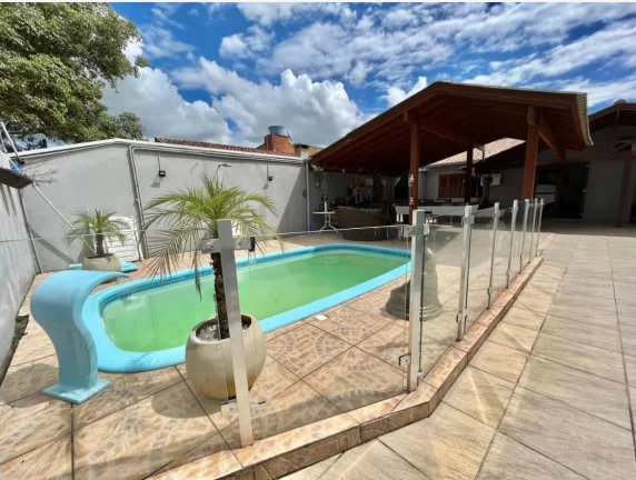 Imagem Casa de 4 quartos com piscina aquecida em Excelente Localização de Campo Bom.