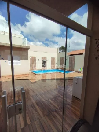 Imagem Casa à venda em Campo Grande-MS, bairro Panorama: 2 quartos, 1 suíte, 3 salas, 2 banheiros, 4 vagas de garagem, 266m².