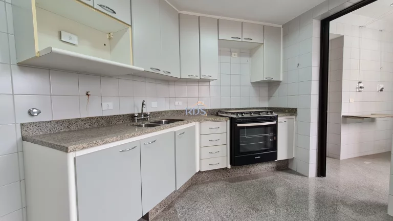 Imagem Lindo apartamento à venda, 150m², com 3 dormitórios, sendo 2 suítes, 3 vagas e depósito privativo.