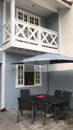 Imagem Casa em Condomínio à Venda em Vargem Pequena, Rio de Janeiro-RJ: 2 Quartos, 1 Sala, 1 Banheiro, 4 Vagas - 140,00m². Venha Conferir!