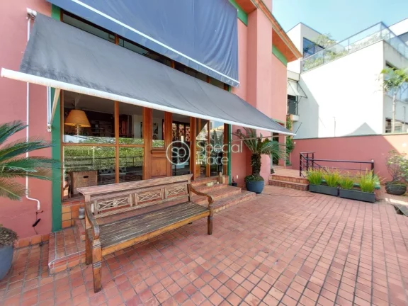 Imagem Charmosa e elegante casa em estilo praiano, com muitas janelas, bem iluminada e arejada disponível ...