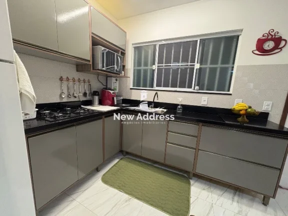 Imagem No Jockey, duas casas em um só imóvel com área gourmet: more com a família, alugue ou transforme em duplex. Comércio e serviços a poucos passos.