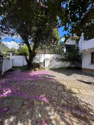 Imagem Casa Ampla e Sofisticada na Rua Saldanha Marinho, Castelânea, Petrópolis