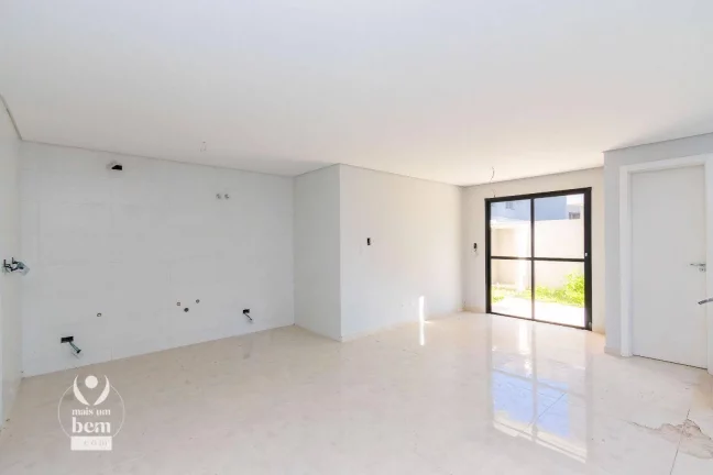 Imagem Sobrado a venda no Uberaba. 3 quartos, suíte, terraço e 1 vaga