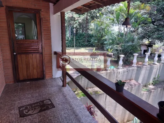 Imagem Vendo SUPER Oportunidades em condomínio clube em São Bernardo do Campo. Casa com uma área útil de 420m2, terreno de 1500m2, São 3 Dormitorios, sendo 1 Suíte, casa em condômino fechado, com clube dentro do Condomínio, Restaurante para os Sócios, um super i