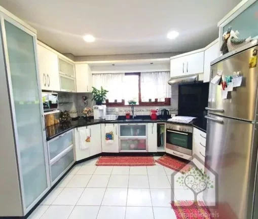Imagem Excelente Casa com 370 m² no Carianos