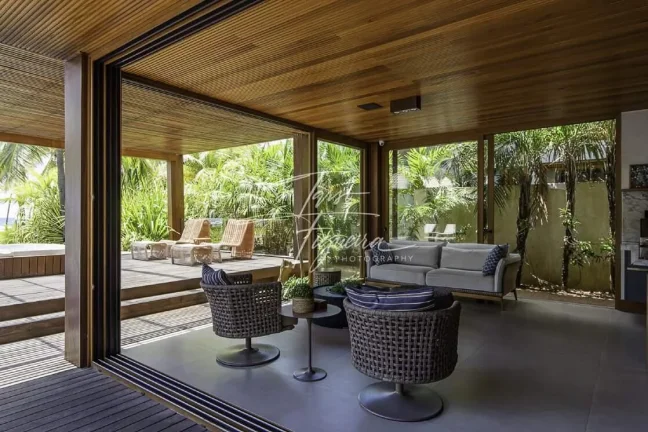 Imagem Casa em Condomínio à venda em Praia do Forte -BA com vista para o mar