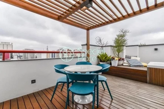 Imagem Cobertura com 87m² de área privativa, 1 suíte e 1 vaga na garagem. Reformada e mobiliada. No prim...