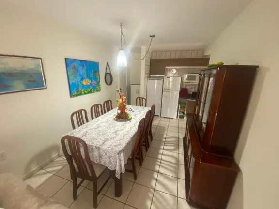 Imagem Apartamento mobiliado com churrasqueira a carvão e varanda na quadra mar na praia de Gravatá em Navegantes a venda pela Imobiliária Adriano Carpes