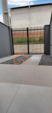 Imagem Imperdível! Casa à venda em Joinville-SC, bairro Nova Brasília. 2 quartos, 1 sala, 2 banheiros, 1 vaga de garagem. Aproveite!