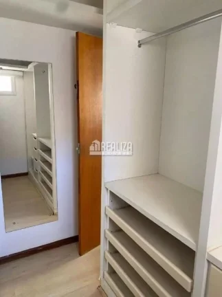 Imagem Apartamento Duplex de Cobertura no Condomínio Residencial Shopping - 3 quartos sendo 2 suítes e Móveis Planejados no Bairro Santa Maria, em Uberaba