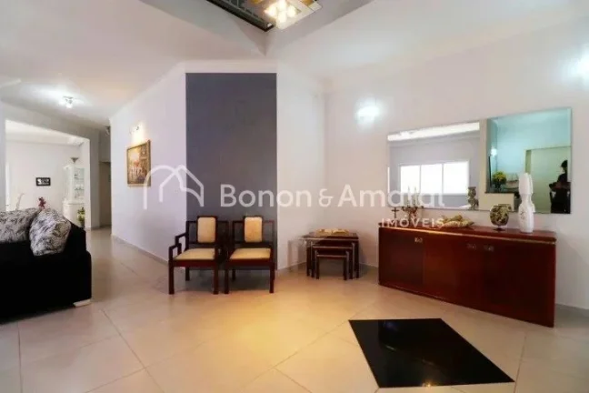 Imagem Casa à venda em condomínio fechado em Campinas - SP. 
Linda casa assobradada com amplo living para...