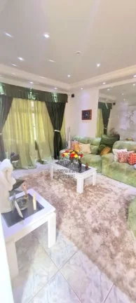 Imagem Seu novo lar em Santos: Casa espaçosa de 3 quartos com edícula para a família.