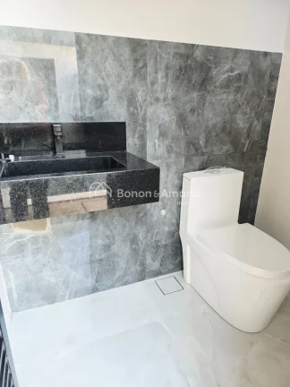 Imagem Esta linda casa térrea nova está localizada em um condomínio com excelente localização, com fá...