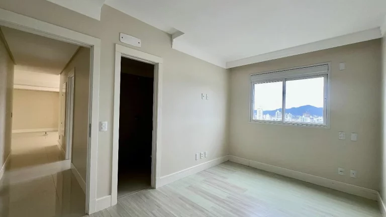 Imagem Apartamento com 4 dormitórios à venda sendo 4 suítes, 228.62 m² por - R$ 6.000.000,00 - Pioneiros - Bal. Camboriú/SC
