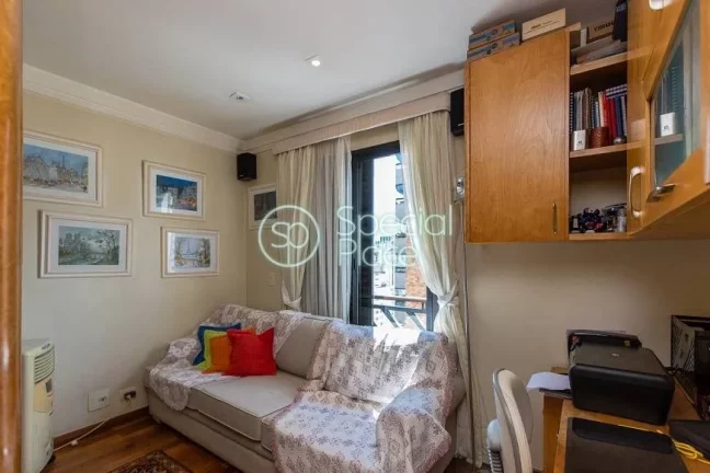 Imagem Cobertura duplex com lazer privativo, piso superior com ares de casa, possui um living amplo para tr...