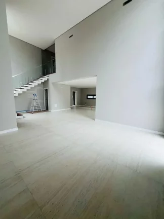 Imagem Casa alto padrão com 3 suítes sendo 1 master e 5 vagas - América | Joinville/SC
