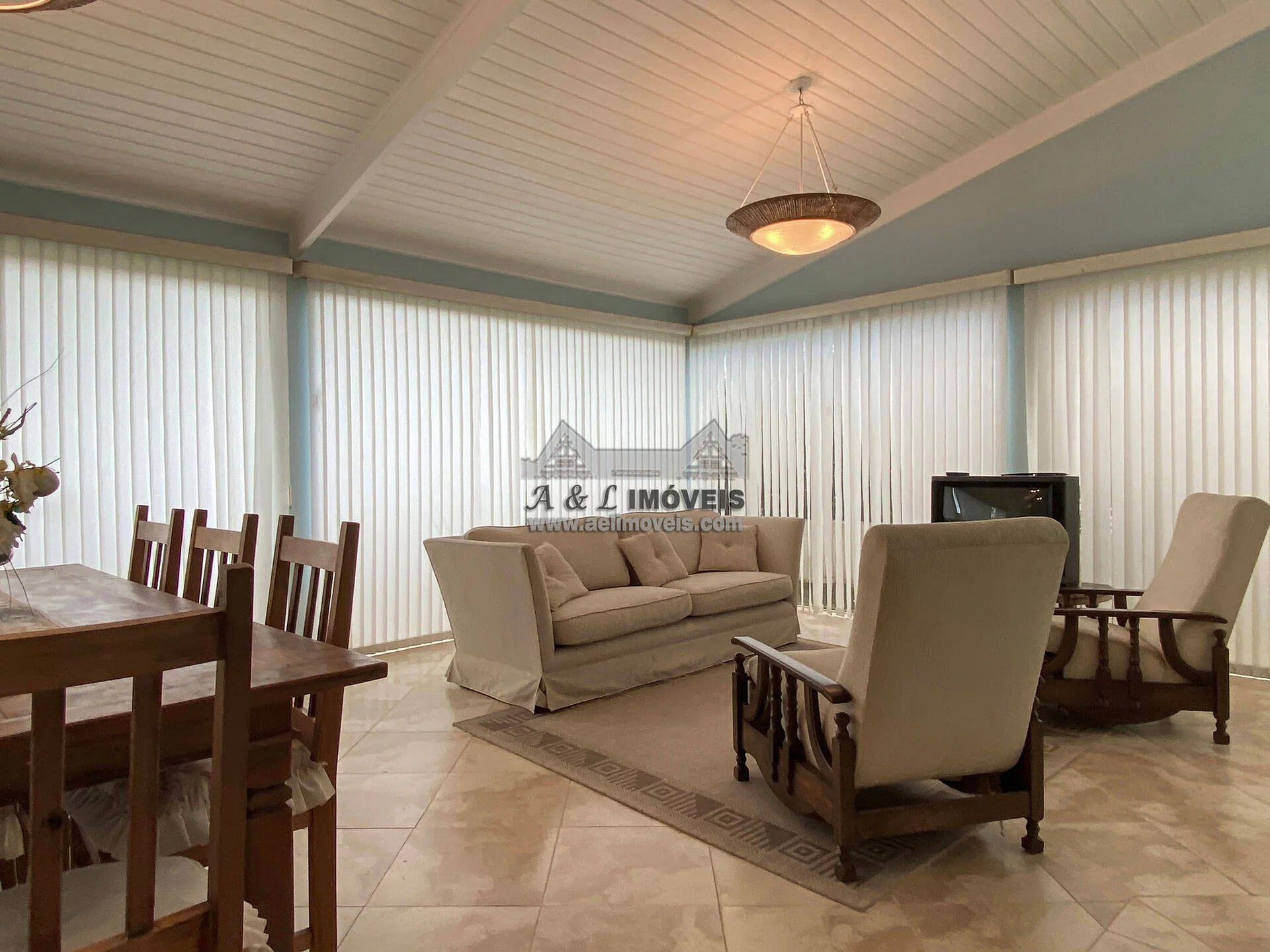 Imagem Casa à venda em Campos do Jordão – Com 03 dormitórios toda mobiliada