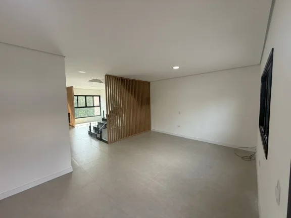 Imagem Casa à Venda com Piscina e Planejada na Cozinha em Cajamar