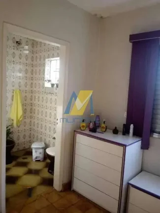 Imagem Sobrado amplo com edícula e 5 vagas de garagem independente