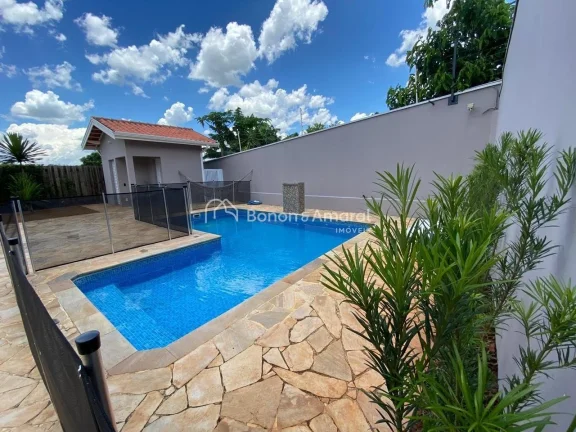 Imagem Casa à venda, com sala de estar e jantar integradas à área gourmet, piscina e terreno espaçoso. ...