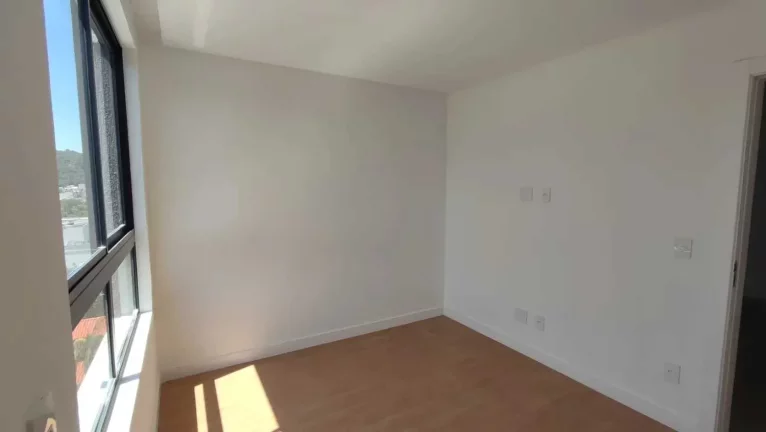 Imagem Apartamento com 3 dormitórios sendo 1 suíte e 2 vagas de garagem na Praia Brava em Itajaí