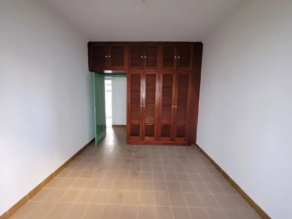 Imagem ASTÚRIAS - LOCALIZAÇÃO PRIVILEGIADA, UMA QUADRA DA PRAIA, AMPLO APARTAMENTO COM 100 M² ÚTEIS, GARAGEM DEMARCADA NO PRÉDIO, SERVIÇO DE PRAIA.