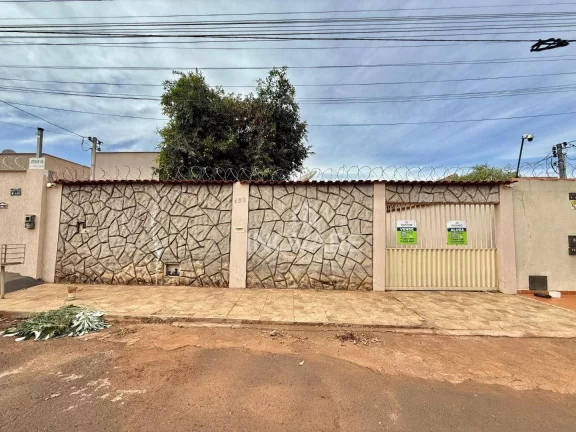 Casa com 3 dormitórios à venda, 90 m² por R$ 400.000,00 - Karfan - Itumbiara/GO