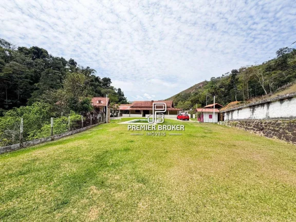 Imagem Casa com 4 dormitórios à venda, 490 m² por R$ 1.300.000,00 - Pessegueiros - Teresópolis/RJ