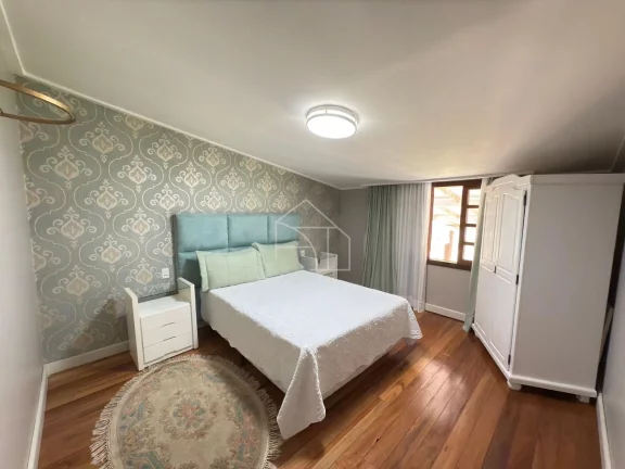 Imagem CASA EM PEDRA AZUL