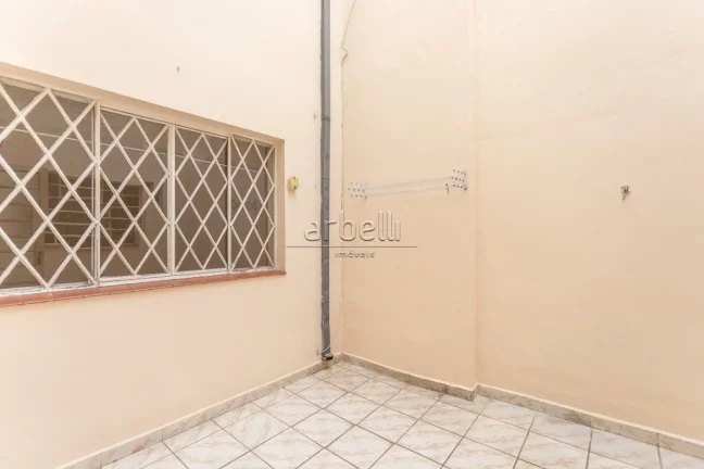Imagem Sobrado com 200 M² com 3 dormitórios sendo 2 suítes, sala, cozinha, área de serviços, 3 banheir...